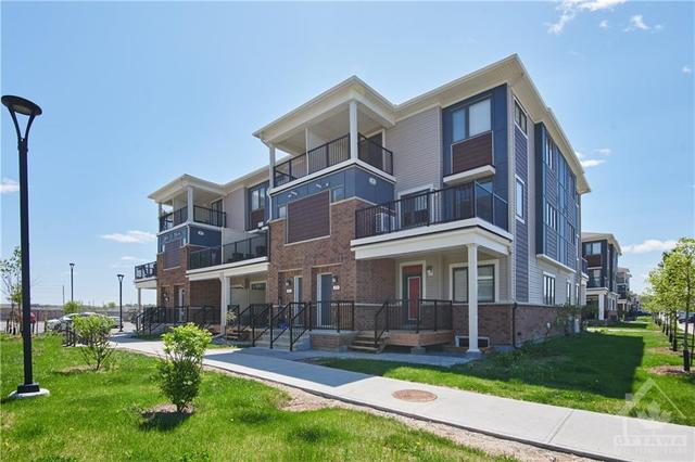 273 Zenith Private, House attached with 3 bedrooms, 2 bathrooms and 2 parking in Ottawa ON | Image 1
