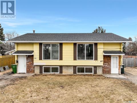 1435 - 1437 16th Street W, House detached with 6 bedrooms, 4 bathrooms and null parking in Prince Albert SK | Card Image