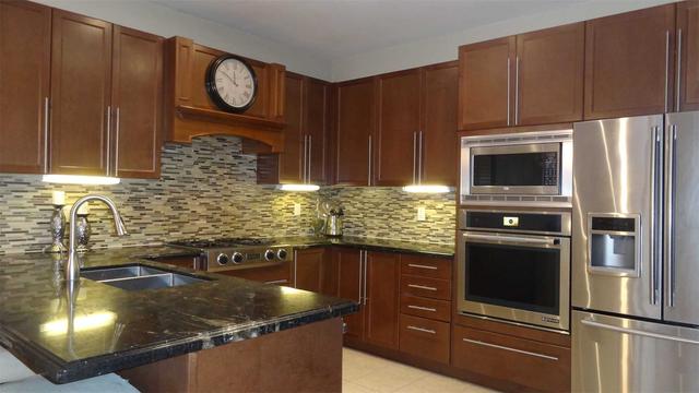 10 Fallgate Dr, House detached with 4 bedrooms, 4 bathrooms and 4 parking in Brampton ON | Image 6