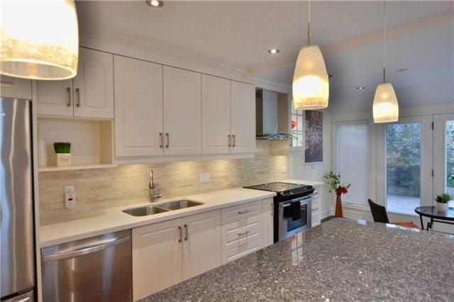 307 Sumach St, House detached with 2 bedrooms, 3 bathrooms and 2 parking in Toronto ON | Image 9