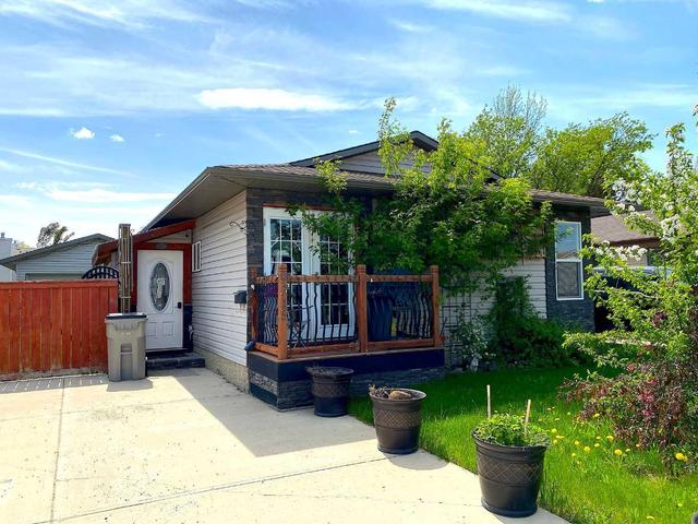 9315 67 Avenue, House detached with 4 bedrooms, 2 bathrooms and 4 parking in Grande Prairie AB | Image 1