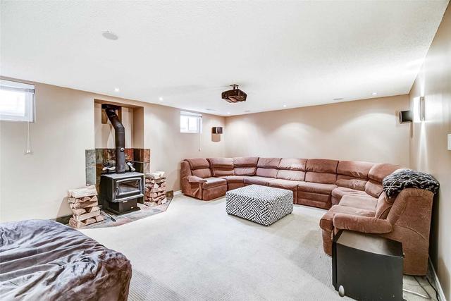 2307 Malcolm Cres, House attached with 3 bedrooms, 2 bathrooms and 3 parking in Burlington ON | Image 14