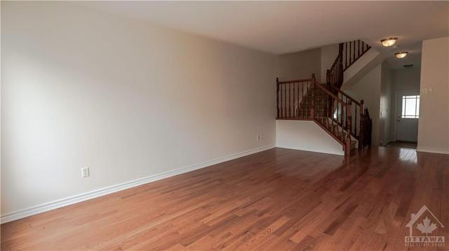 188 Tacom Circle, Townhouse with 3 bedrooms, 3 bathrooms and 2 parking in Ottawa ON | Image 9
