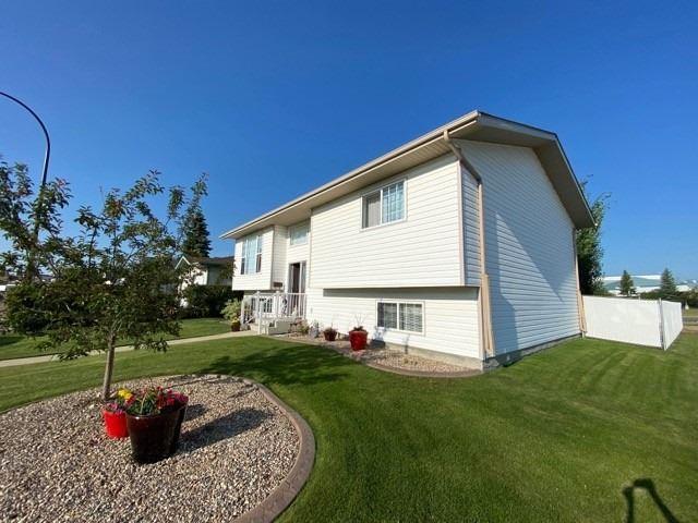 2 Logan Clse, House detached with 2 bedrooms, 3 bathrooms and 2 parking in Red Deer AB | Image 27