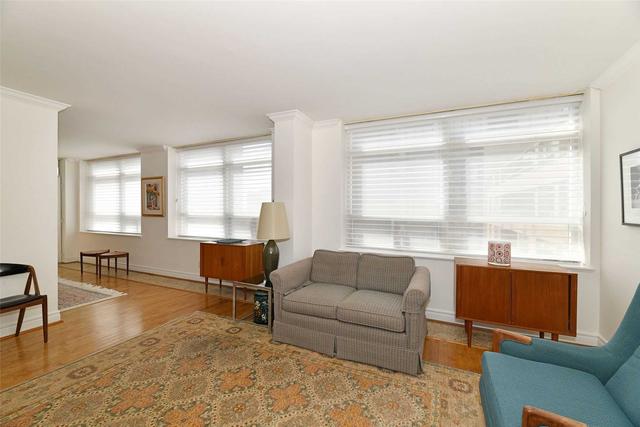 818 - 5 Rosehill Ave, Condo with 2 bedrooms, 3 bathrooms and 2 parking in Toronto ON | Image 4