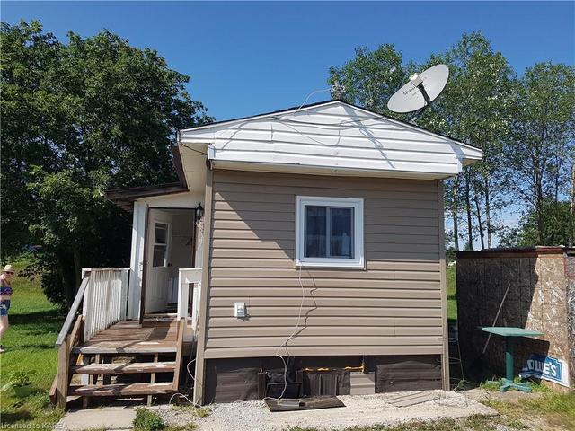 4280 Henderson Road Road, House detached with 2 bedrooms, 1 bathrooms and 4 parking in Central Frontenac ON | Image 2