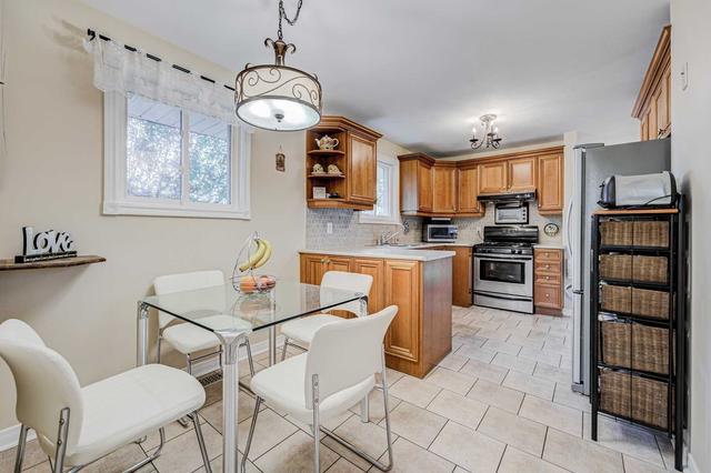 74 Clansman Blvd, House detached with 3 bedrooms, 2 bathrooms and 3 parking in Toronto ON | Image 3