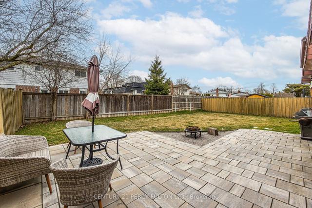 14 Evans Crt, House detached with 3 bedrooms, 3 bathrooms and 6 parking in Whitby ON | Image 18
