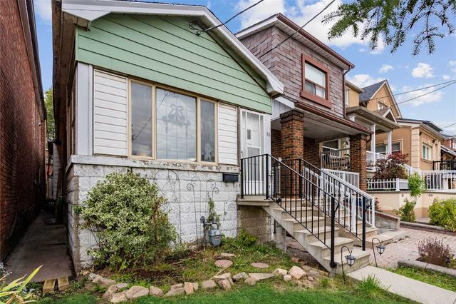 28 Corby Ave, House detached with 1 bedrooms, 2 bathrooms and 1 parking in Toronto ON | Image 1