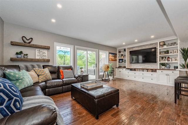 215 Farley Dr, House detached with 3 bedrooms, 3 bathrooms and 2 parking in Guelph ON | Image 4