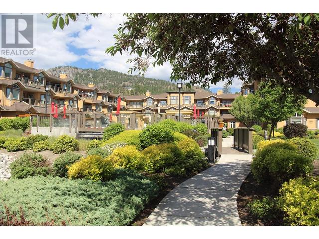 205 - 3996 Beach Avenue, Condo with 2 bedrooms, 2 bathrooms and 1 parking in Peachland BC | Image 1