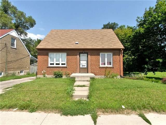 8 Walsh Ave, House detached with 3 bedrooms, 1 bathrooms and 6 parking in Toronto ON | Image 1