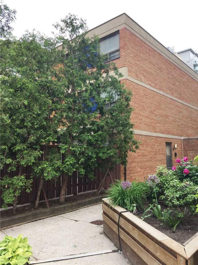 th 01 - 105 Mccaul St, Condo with 3 bedrooms, 3 bathrooms and 0 parking in Toronto ON | Image 19