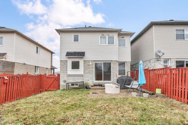 109 Daiseyfield Ave, House attached with 3 bedrooms, 4 bathrooms and 3 parking in Clarington ON | Image 18