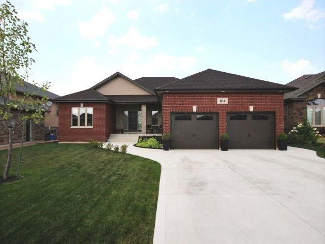 104 Whelan Dr, House detached with 3 bedrooms, 2 bathrooms and 4 parking in Amherstburg ON | Image 2