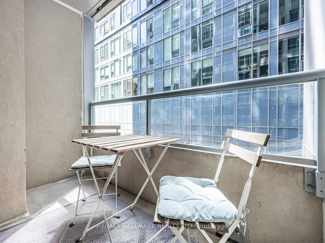 544 - 250 Wellington St W, Condo with 1 bedrooms, 1 bathrooms and 0 parking in Toronto ON | Image 4