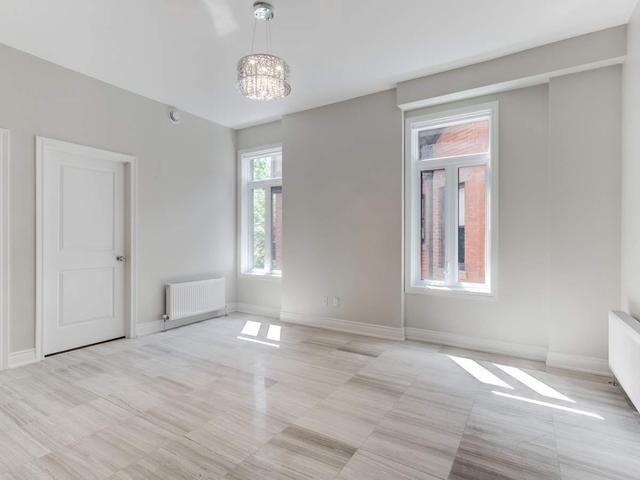 101 Bedford Rd, House semidetached with 6 bedrooms, 5 bathrooms and 3 parking in Toronto ON | Image 3