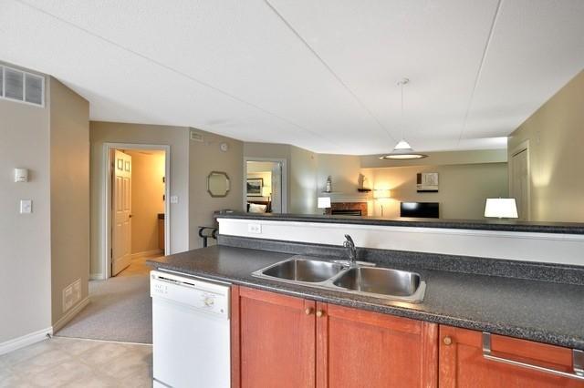 301 - 1490 Bishops Gate, Condo with 2 bedrooms, 2 bathrooms and 2 parking in Oakville ON | Image 9