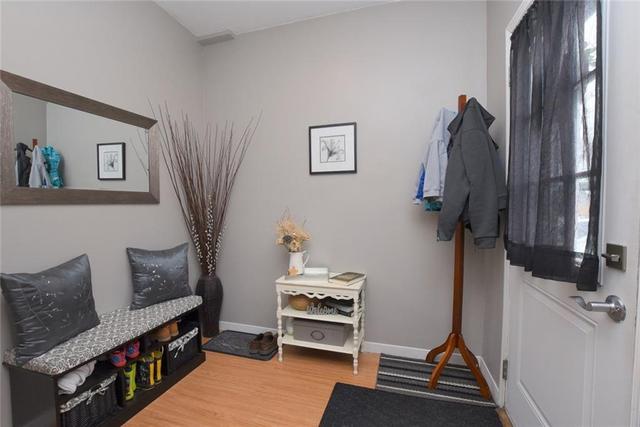 53 East 39th Street, House detached with 2 bedrooms, 1 bathrooms and 1 parking in Hamilton ON | Image 3