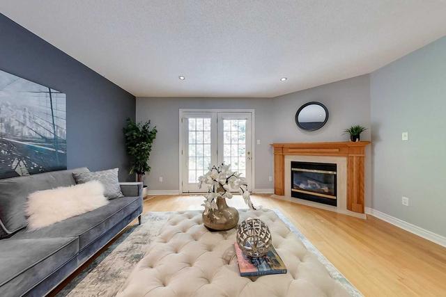 1109 Sabina Crt, House detached with 2 bedrooms, 3 bathrooms and 6 parking in Mississauga ON | Image 4