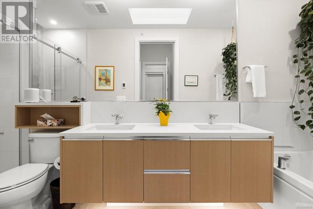 Primary Ensuite -double sinks, soaker tub, walk-in closet, heated floor | Image 18