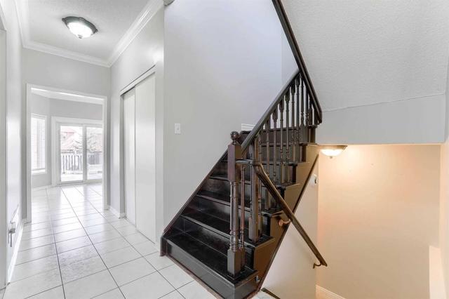 51 Twin Willow Cres, House detached with 3 bedrooms, 2 bathrooms and 3 parking in Brampton ON | Image 3