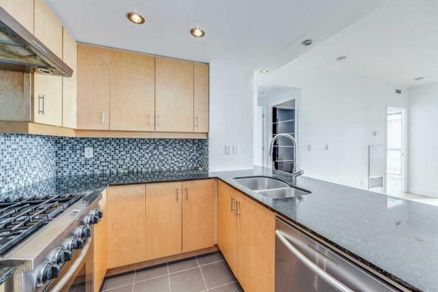 2206 - 285 Mutual St, Condo with 2 bedrooms, 1 bathrooms and 1 parking in Toronto ON | Image 6