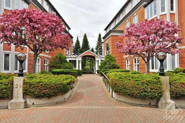 304 - 21 Durham Private, Condo with 2 bedrooms, 2 bathrooms and 1 parking in Ottawa ON | Image 1