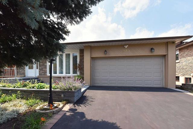 925 Forestwood Dr, House detached with 4 bedrooms, 3 bathrooms and 4 parking in Mississauga ON | Image 1