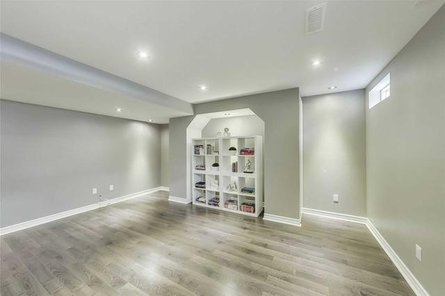 1037 Diefenbaker St, House attached with 3 bedrooms, 3 bathrooms and 3 parking in Milton ON | Image 30