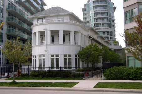 th 7 - 2067 Lake Shore Blvd W, Townhouse with 3 bedrooms, 2 bathrooms and 1 parking in Toronto ON | Image 1
