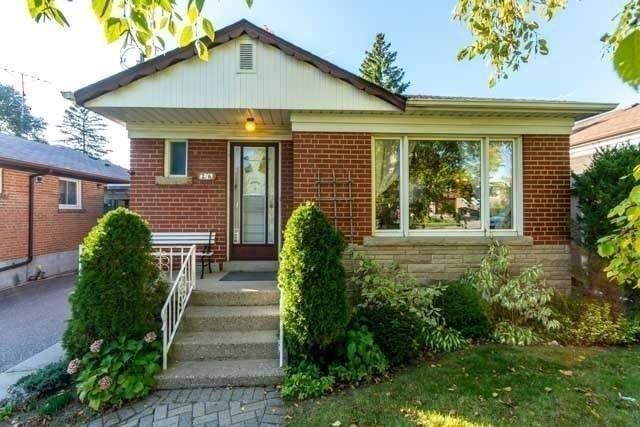 26 Larkhall Ave, House detached with 3 bedrooms, 2 bathrooms and 3 parking in Toronto ON | Image 7