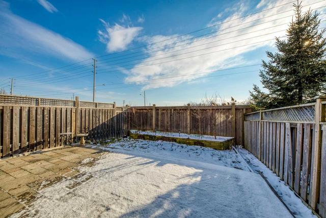 1001 Donnelly St, House semidetached with 3 bedrooms, 3 bathrooms and 3 parking in Milton ON | Image 32