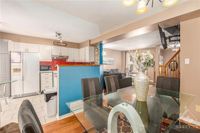 429 Wincanton Drive, Townhouse with 3 bedrooms, 3 bathrooms and 3 parking in Ottawa ON | Image 8