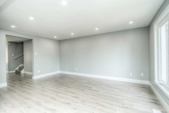 716 Elgin St, House detached with 3 bedrooms, 3 bathrooms and 3 parking in Cambridge ON | Image 2