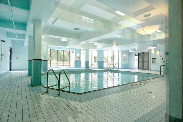 402 - 3 Hickory Tree Rd, Condo with 2 bedrooms, 2 bathrooms and 1 parking in Toronto ON | Image 4