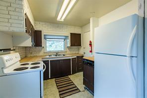 43 34 Avenue Sw, House detached with 2 bedrooms, 1 bathrooms and 3 parking in Calgary AB | Image 2