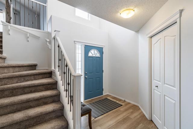 82 Cougarstone Circle Sw, House detached with 4 bedrooms, 2 bathrooms and 4 parking in Calgary AB | Image 7