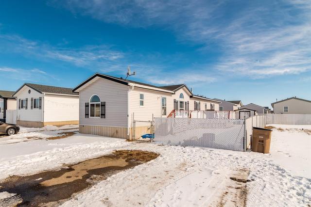 6 Meadowplace Crescent E, Home with 3 bedrooms, 2 bathrooms and 2 parking in Brooks AB | Image 1