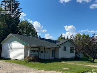 105 3rd Avenue N, House detached with 3 bedrooms, 1 bathrooms and null parking in Middle Lake SK | Image 1