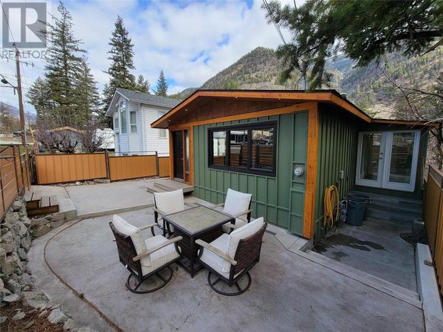 1445 Main Street, House detached with 2 bedrooms, 1 bathrooms and 3 parking in Okanagan Similkameen G BC | Image 2