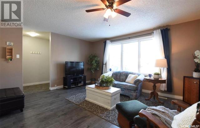 1121 Hochelaga Street W, House semidetached with 3 bedrooms, 2 bathrooms and null parking in Moose Jaw SK | Image 6