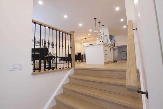 2462 Brasilia Circ, House semidetached with 3 bedrooms, 3 bathrooms and 3 parking in Mississauga ON | Image 1