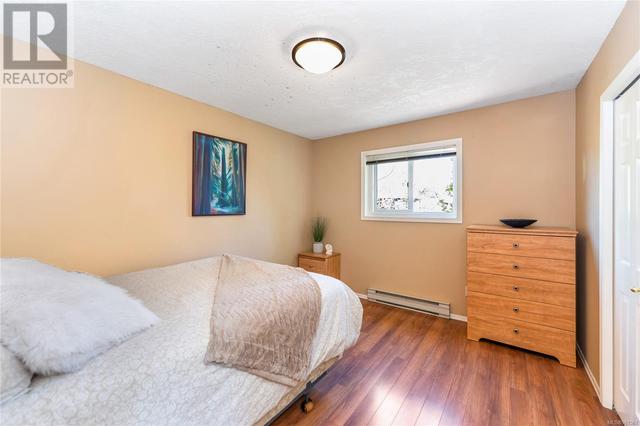 781 Cameo St, House detached with 5 bedrooms, 3 bathrooms and 4 parking in Saanich BC | Image 38
