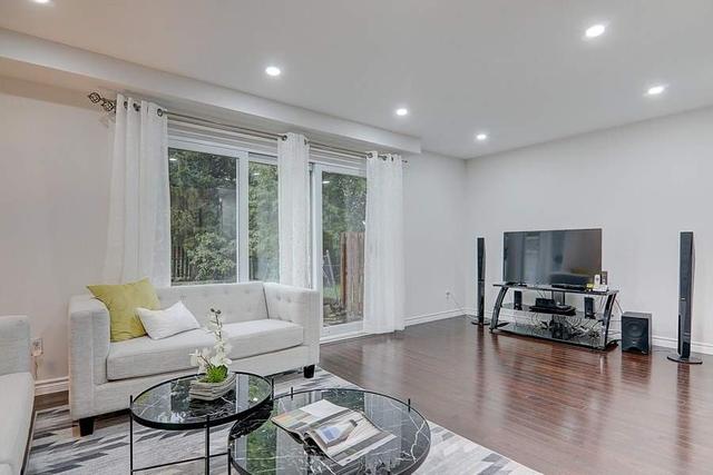 52 Goskin Crt, House attached with 3 bedrooms, 2 bathrooms and 2 parking in Toronto ON | Image 3