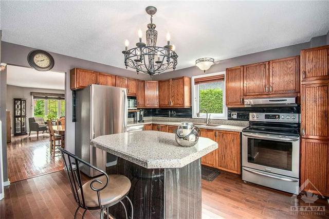 3342 Descotes Circle, House detached with 3 bedrooms, 3 bathrooms and 6 parking in Clarence Rockland ON | Image 7