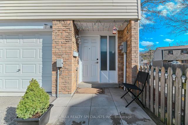 100 Ellis Dr, Townhouse with 3 bedrooms, 2 bathrooms and 2 parking in Brampton ON | Image 12