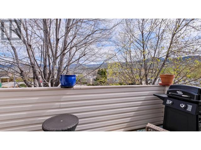 152 - 3153 Paris Street, House attached with 3 bedrooms, 2 bathrooms and 2 parking in Penticton BC | Image 24