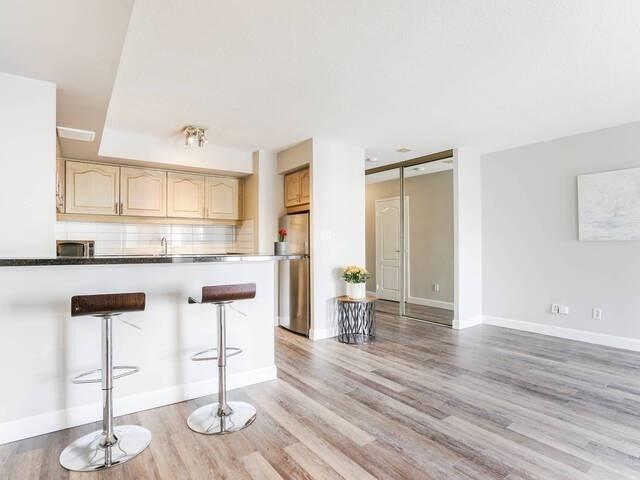 2520 - 25 The Esplanade St, Condo with 1 bedrooms, 1 bathrooms and 0 parking in Toronto ON | Image 3