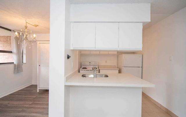 302 - 105 Mccaul St, Condo with 1 bedrooms, 1 bathrooms and 0 parking in Toronto ON | Image 6